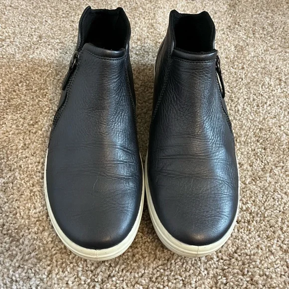 Ecco Soft 7 Metallic Black Leather Side Zip Bootie - Picture 7 of 11